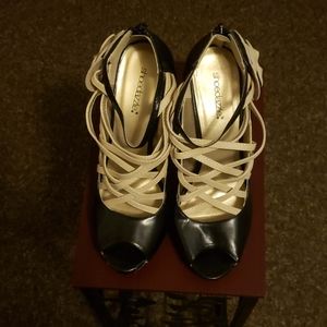 High heel shoes with toe cut out.0